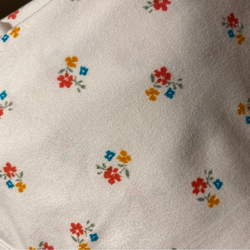 Woman’s short sleeved white & floral print cold shoulder top - Picture 6 of 7